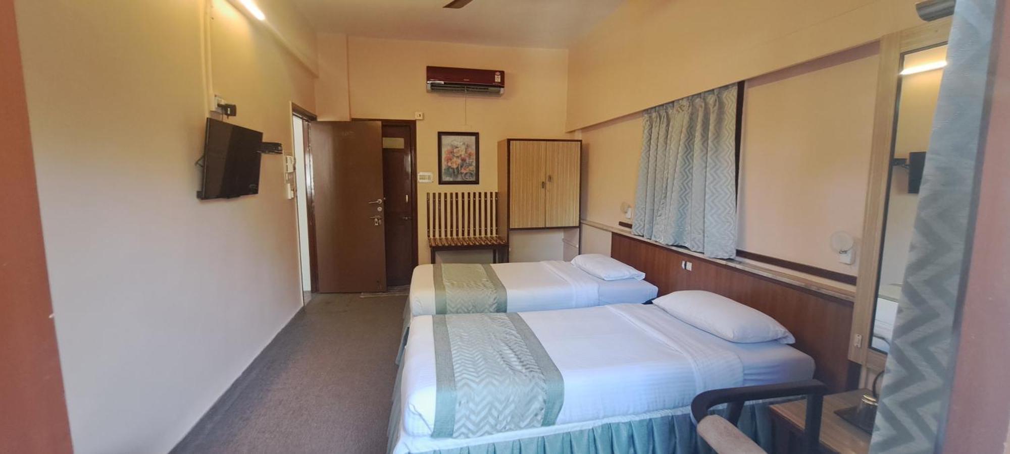 Hotel Swaroop Pune Ngoại thất bức ảnh
