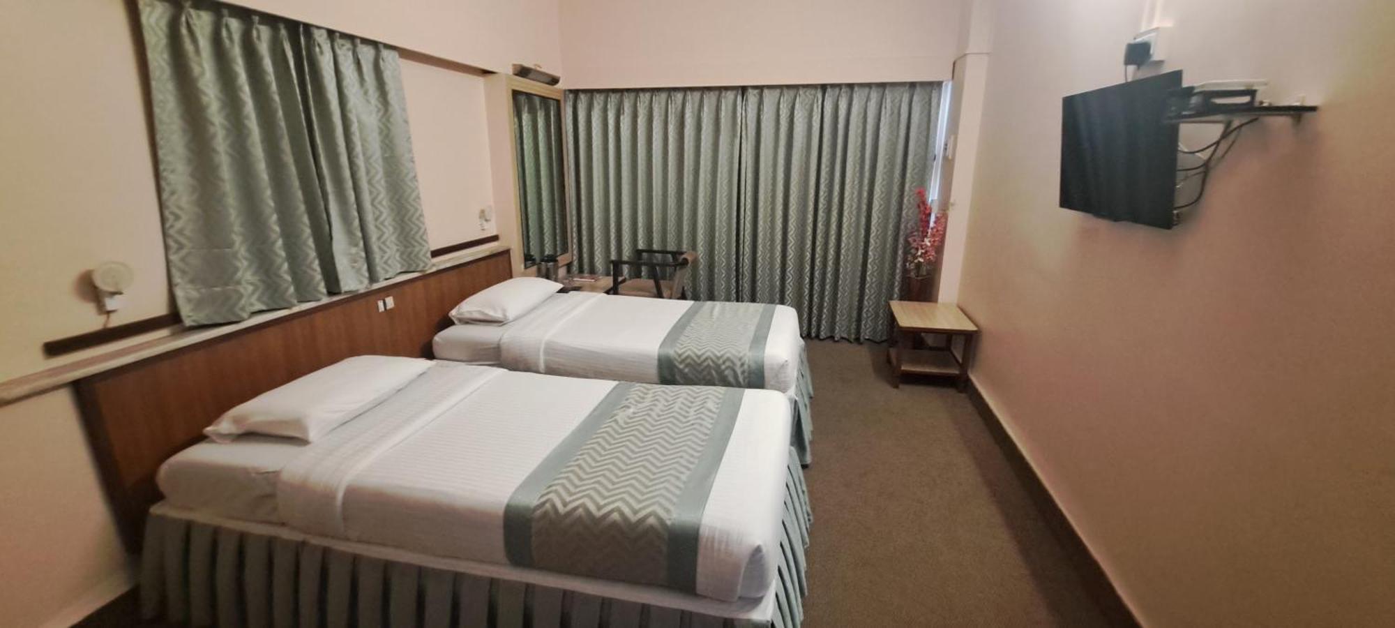 Hotel Swaroop Pune Ngoại thất bức ảnh