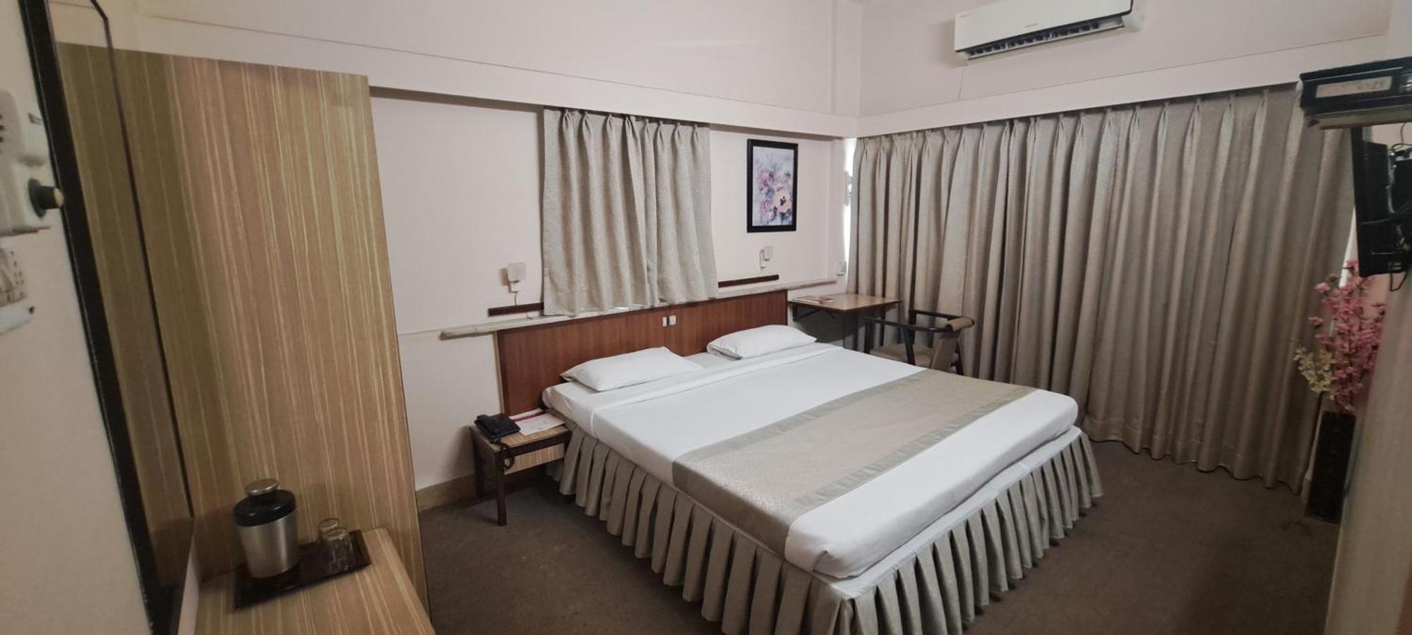 Hotel Swaroop Pune Ngoại thất bức ảnh