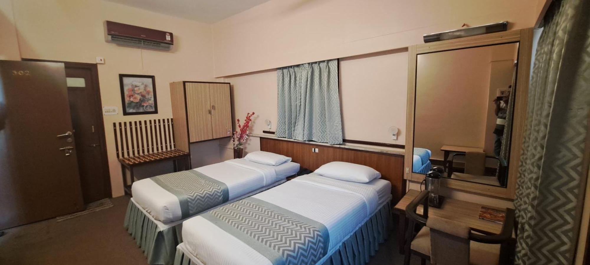 Hotel Swaroop Pune Ngoại thất bức ảnh